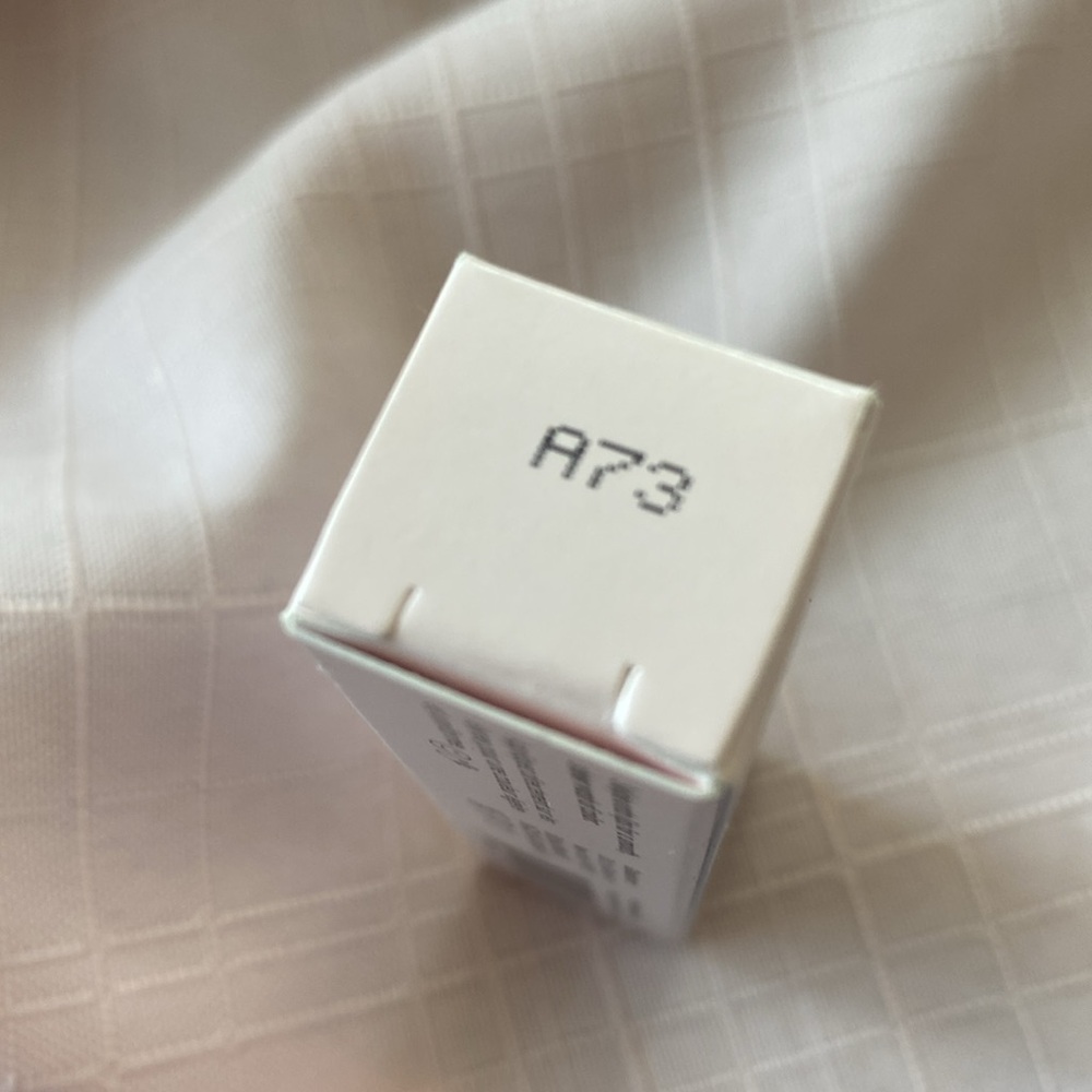 Glossier Generation G Sheer Matte Lipstick in ZIP - Picture 7 of 9